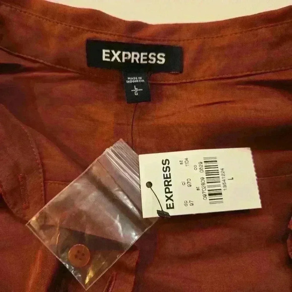 NWT Express Womens Button Down Lightweight Top Maroon Pink Red Size Large - Picture 8 of 9